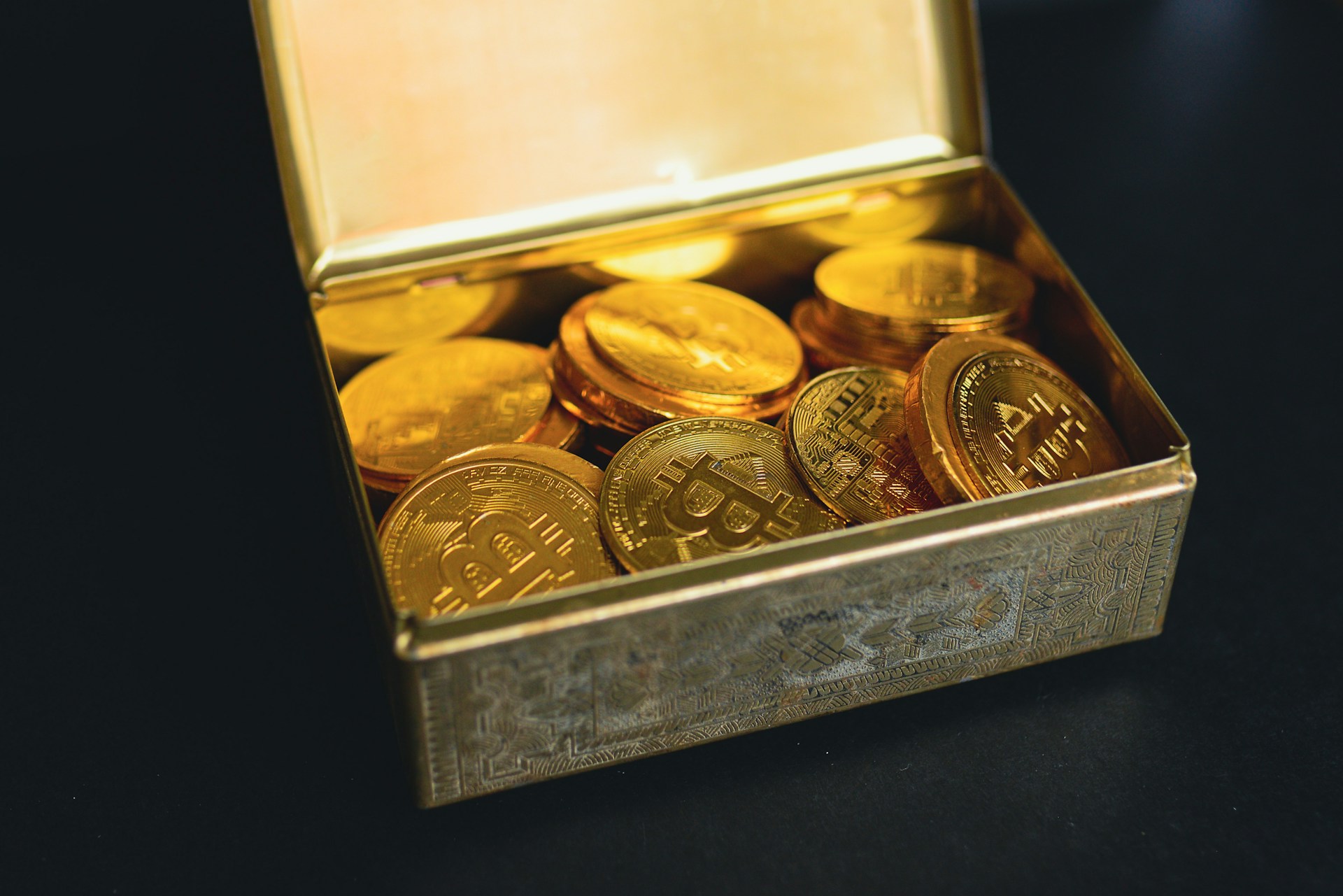 Cryptocurrencies: The Future of Global Remittances Cryptocurrencies: The Future of Global Remittances