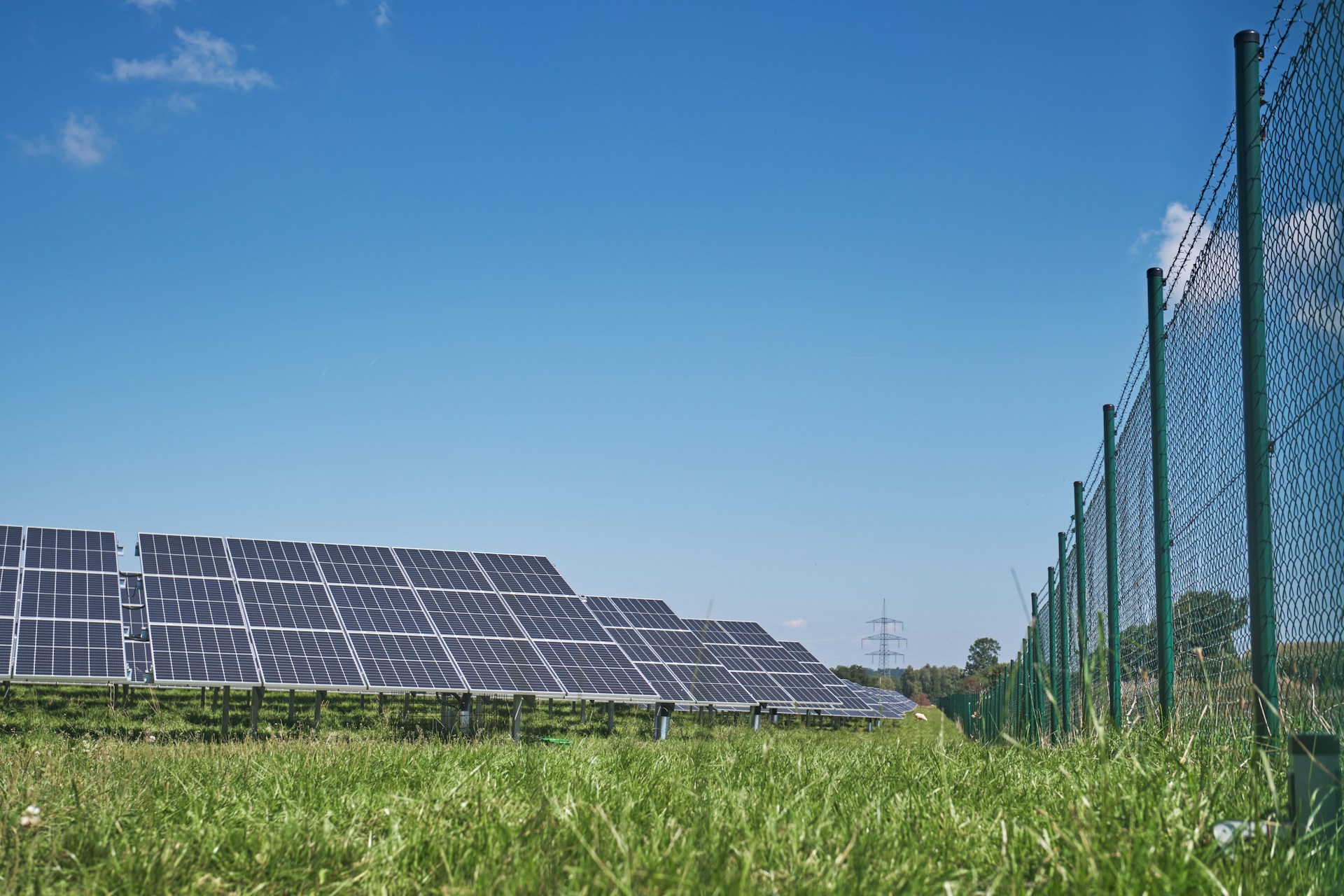 Solar Inverters Under Control? Hidden Communication Modules Found in Chinese Equipment — A Threat to Europe’s and USA’s Power Systems Solar Inverters Under Control? Hidden Communication Modules Found in Chinese Equipment — A Threat to Europe’s and USA’s Power Systems