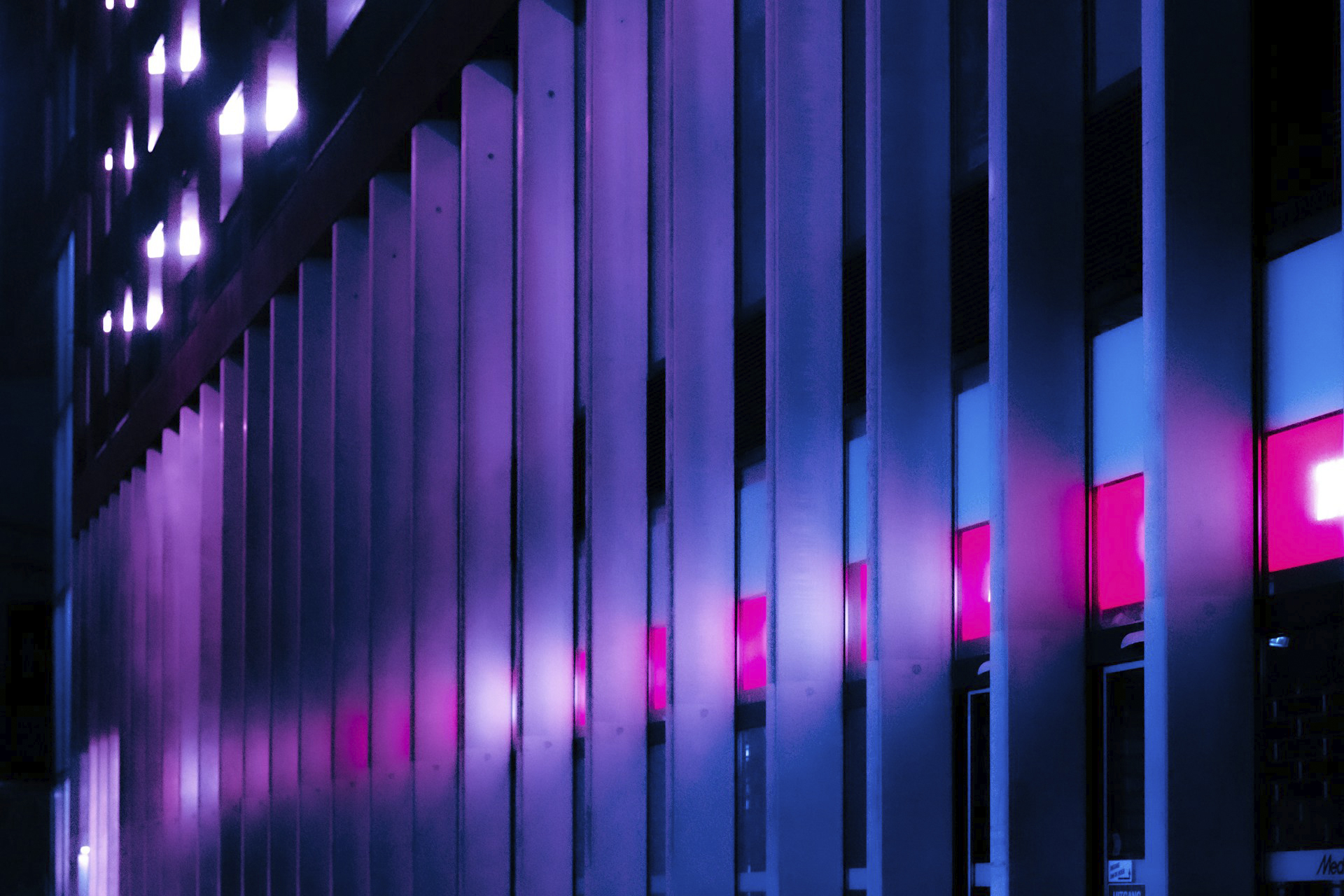 A Professional Approach to Risk Management Through Reliable Server Infrastructure