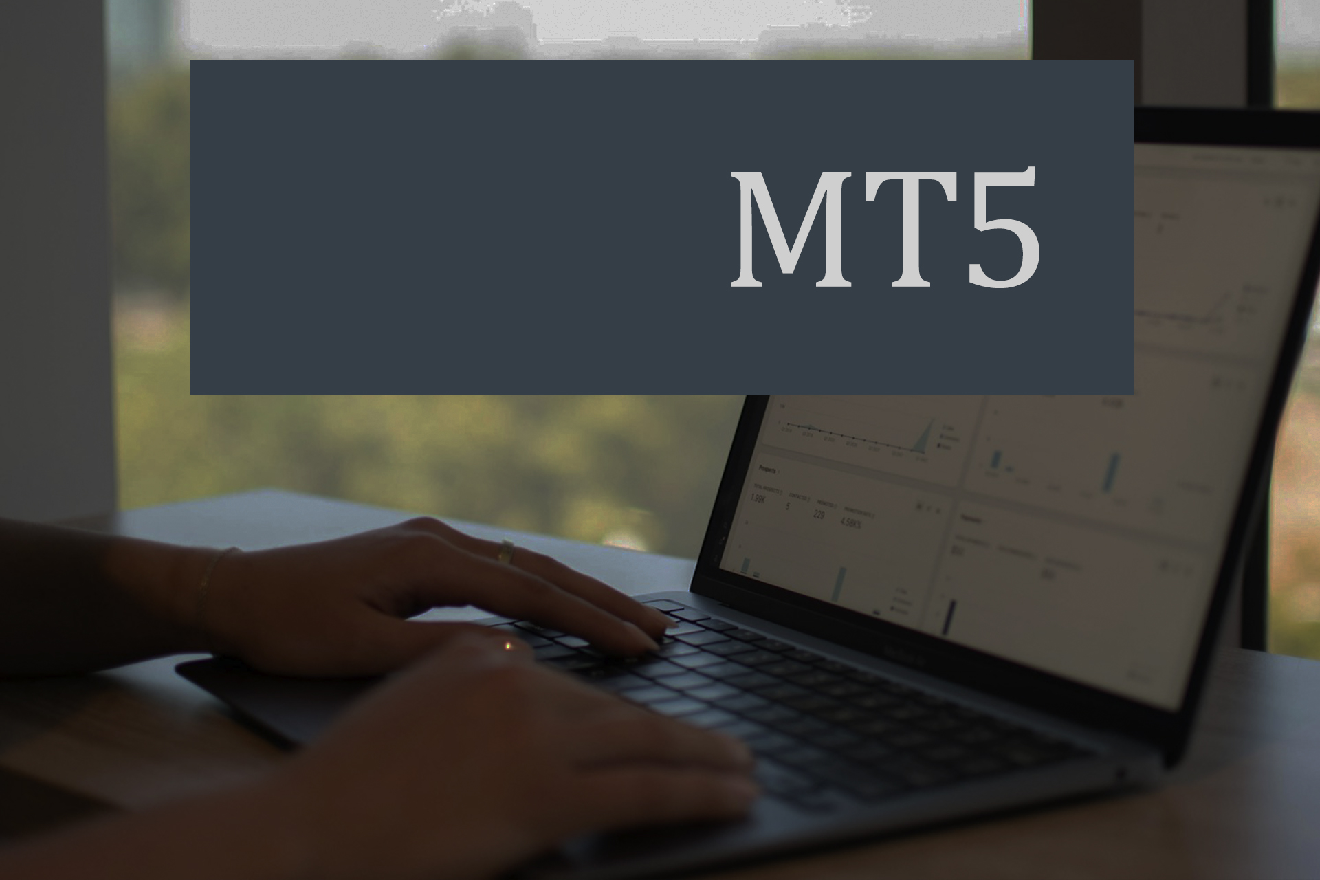 Forex trader analyzing customizable MT5 dashboard on laptop.