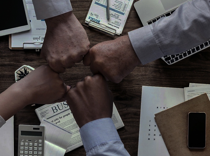 Pair Trading: A Strategy of Balance and Correlation in Financial Markets