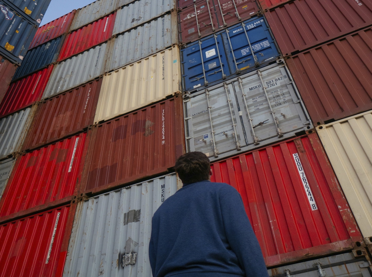 How to Trade in a Crisis: A Strategy for Survival and Growth in Volatile Markets