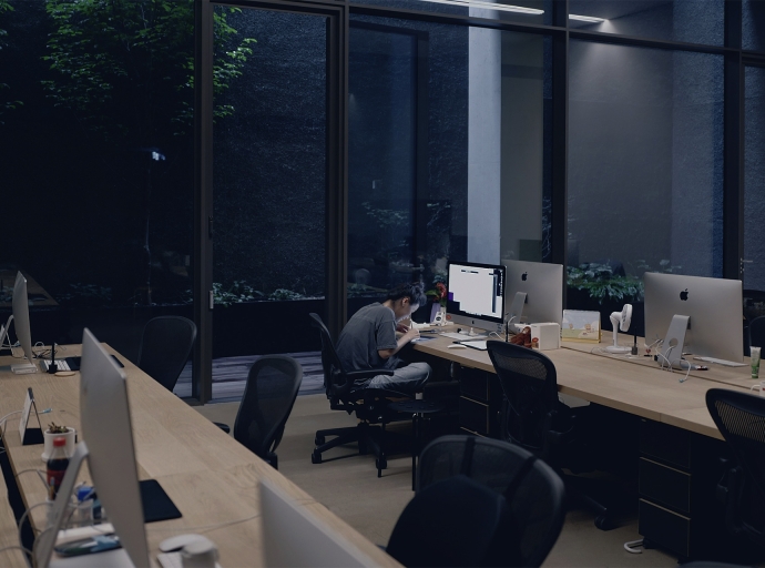 Young Tech Workers Struggle in AI Boom: Job Fears and the Race to the Top