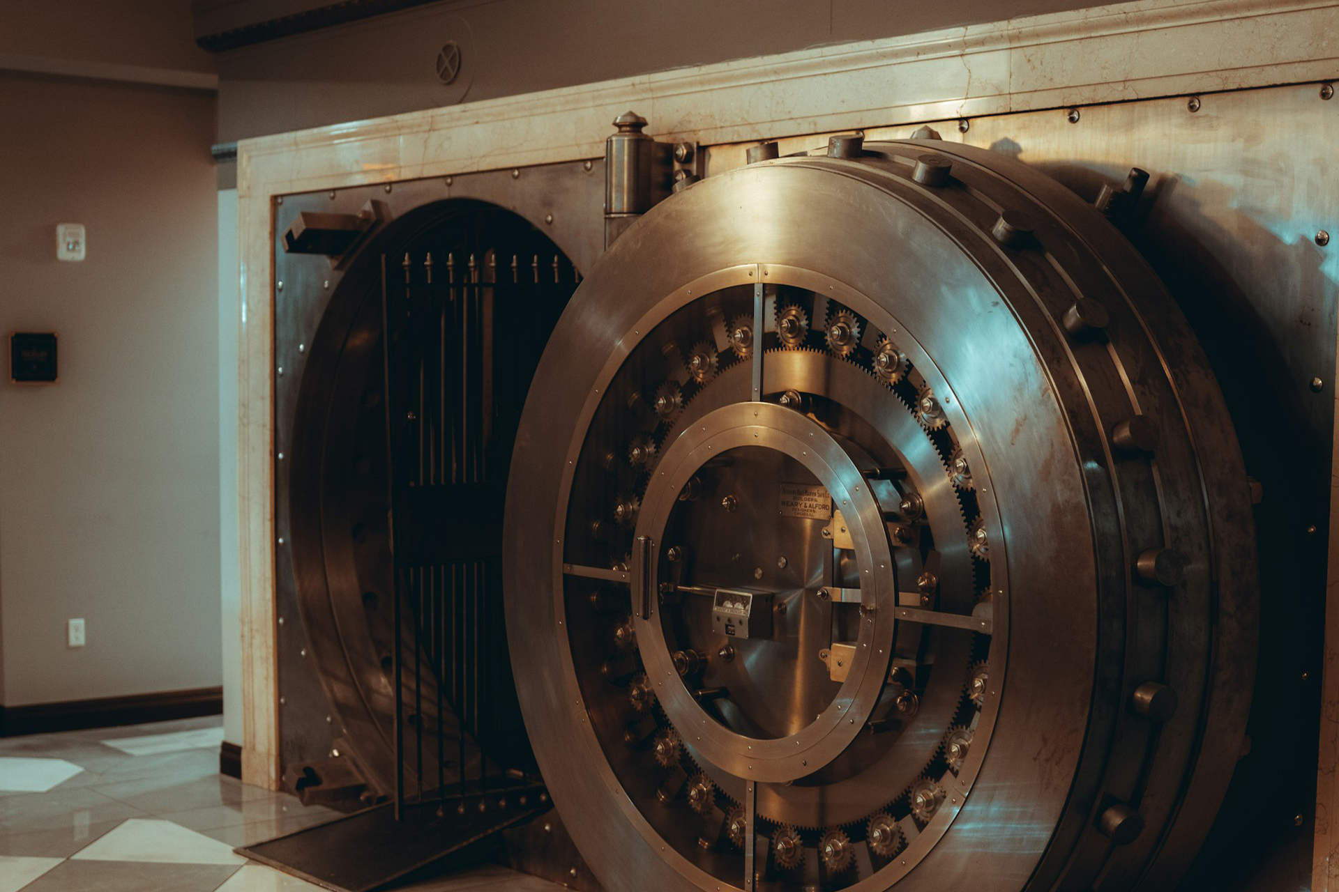 The Hidden Hand of the Central Bank: How Central Banks Influence FX Through Non-Verbal Signals and Subtle Interventions