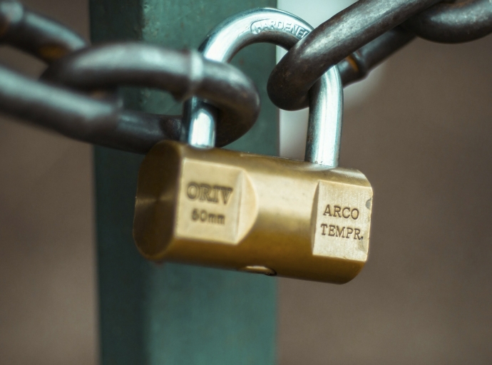 Risks and Data Protection: Security of Financial Quotes Providers