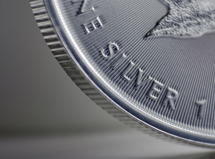 Silver Breaks Above $61 as Traders Brace for the Fed's Next Move