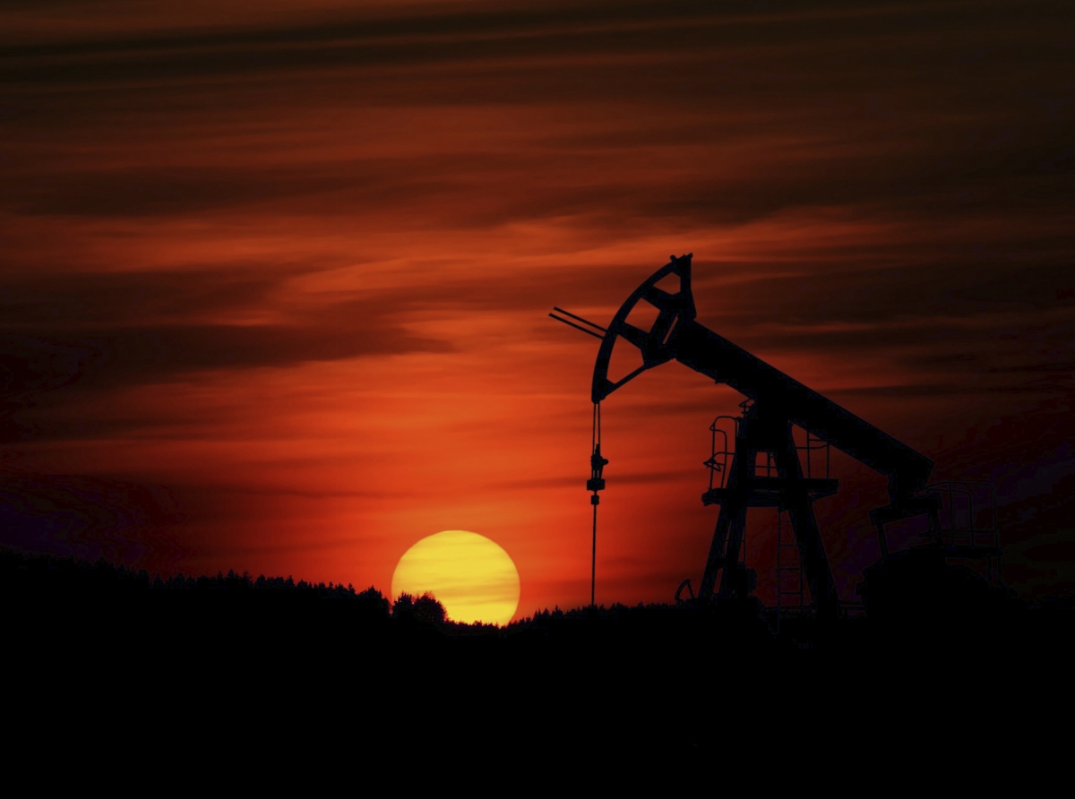 Oil Prices Hit Four-Year Lows as Oversupply Risks Mount