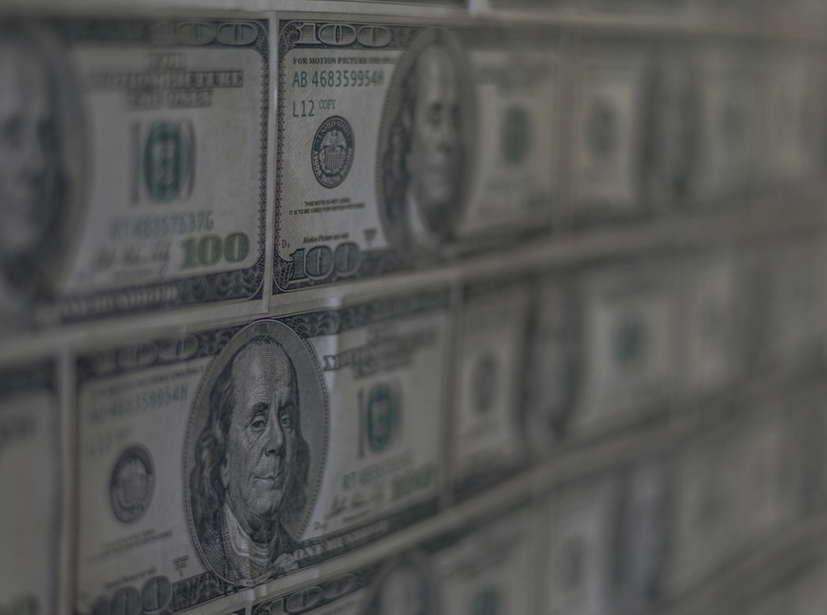 Currency Wars 2.0: How Trade Conflicts Shape USD/CNH and GBP/USD