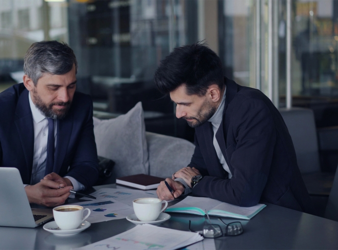 Forex as a Second Income: Realistic Strategies for Full-Time Professionals