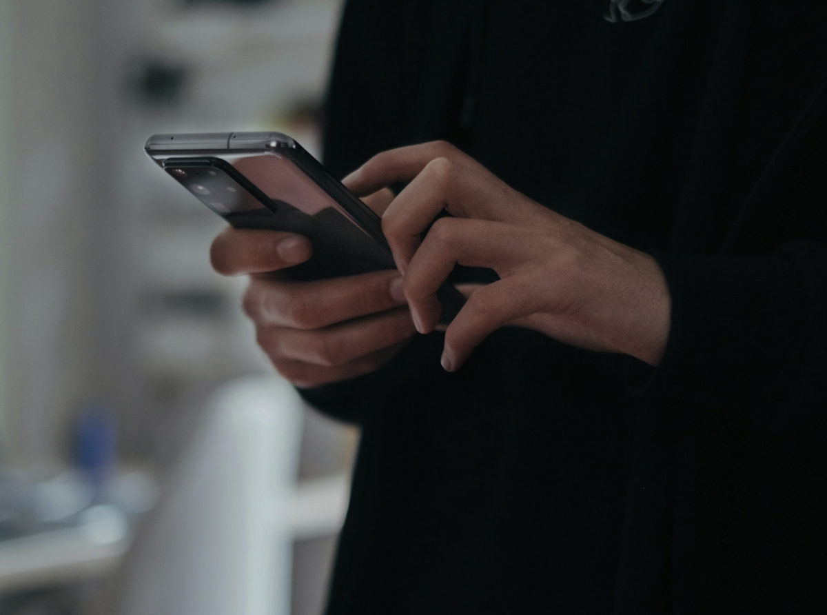 Managing Technological Fatigue: Professor-Backed Strategies for Healthy Smartphone Habits in 24/7 Markets