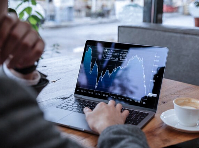 Forex as a School of Decision-Making: How Trading Teaches Fast and Effective Choices