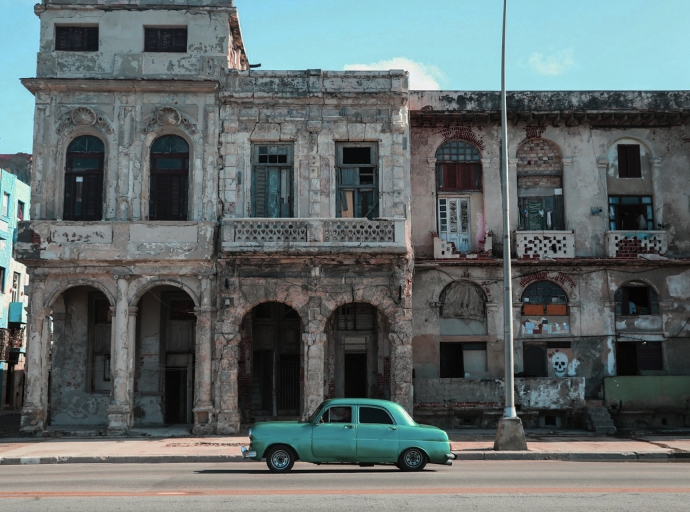 U.S. Blocks Russian Oil to Cuba: How Sanctions and Energy Shortages Reshape Markets